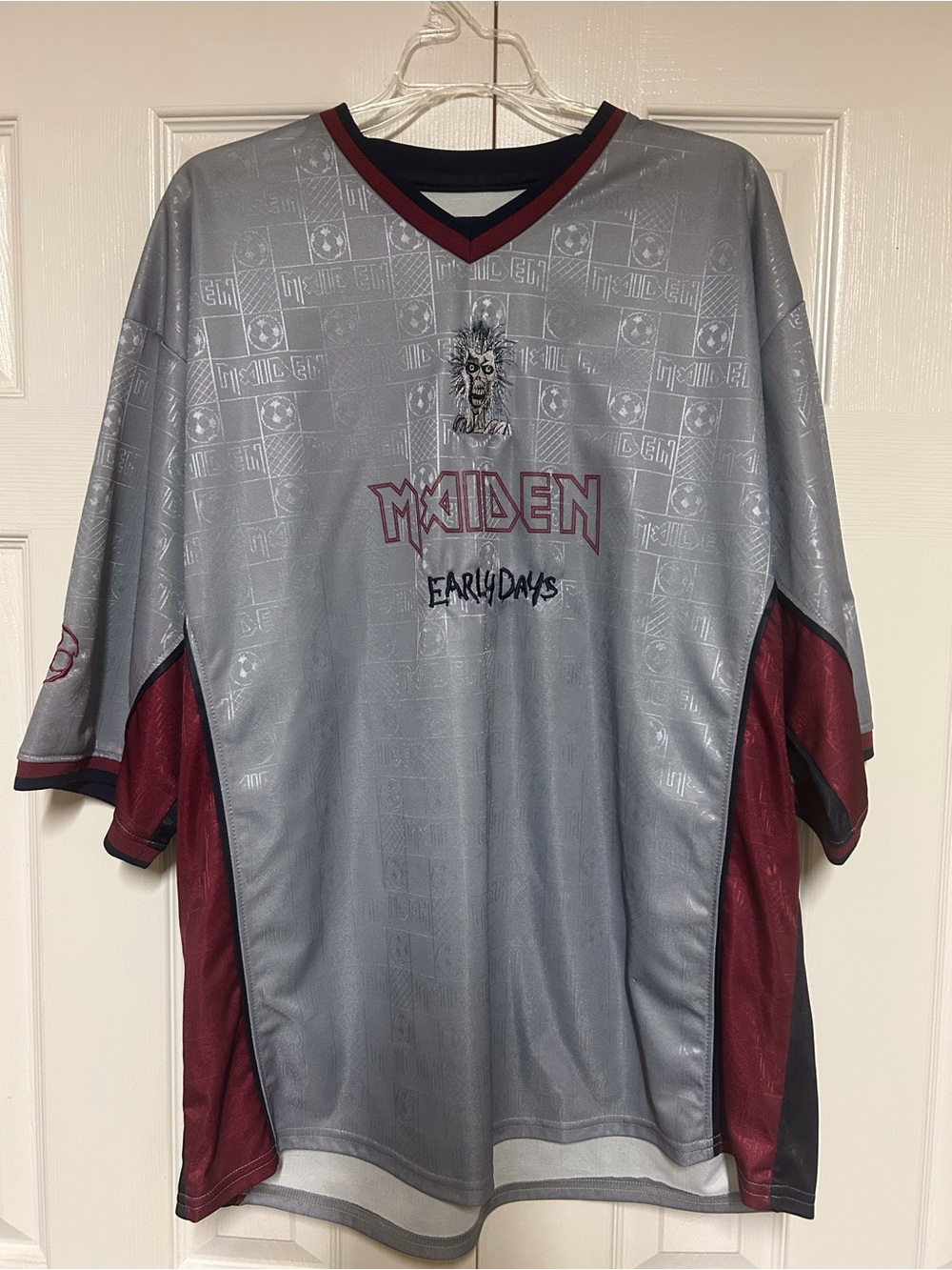 Maiden 'Early Days' Men's Silver and Maroon Graphic Jersey